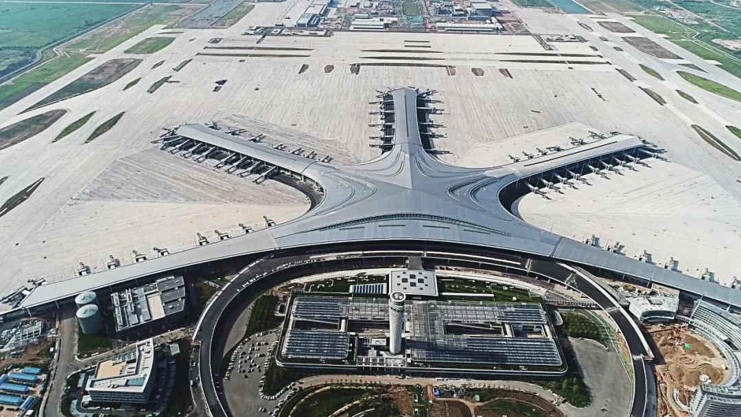 匠造一流東北亞國(guó)際樞紐機(jī)場(chǎng)！中裝建設(shè)“筑”力青島膠東國(guó)際機(jī)場(chǎng)成功試飛